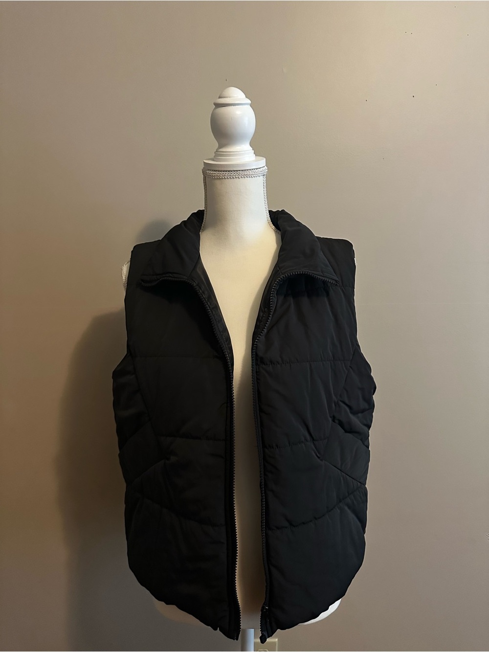 SHEIN Black Puffer Vest